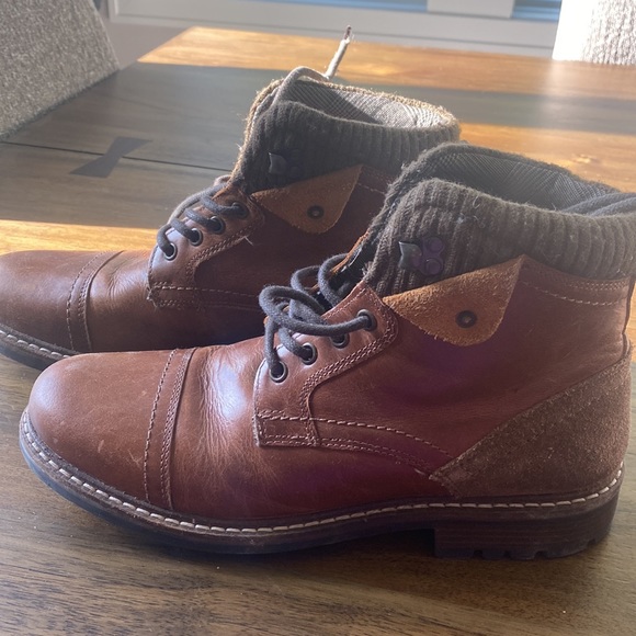 Boots size 9 Medium from the BUCKLE - Picture 3 of 5